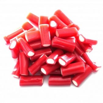 Mini strawberry pencil sweets are a firm favourite in our sweet shop. With a red outer and a white fondant centre